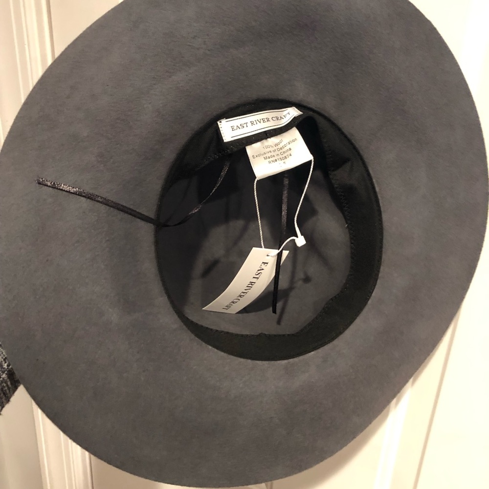 Elegant Black Women's Hat - Picture 4 of 4